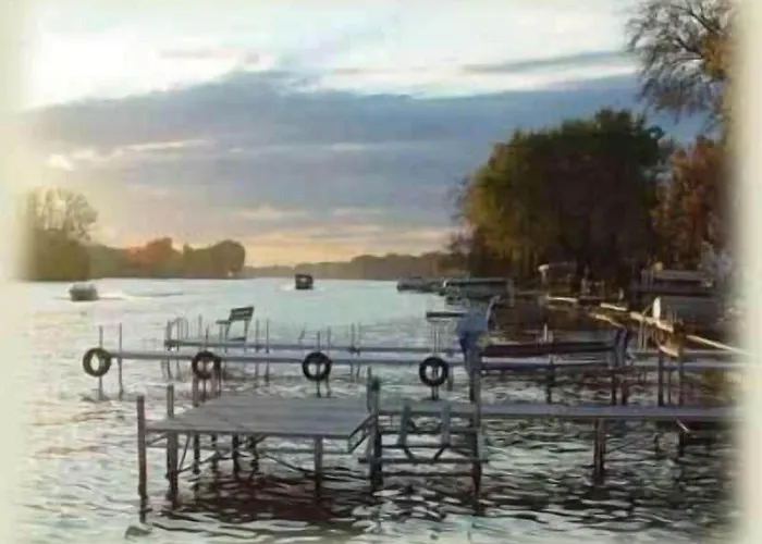 Motel Waterfront And Marina 3*