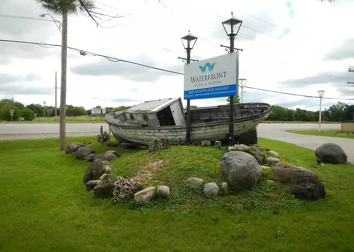 Waterfront And Marina Motel 3*